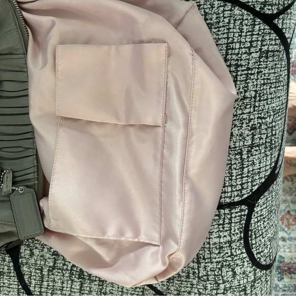 Vintage 2012 pre-loved Coach Ashley, light gray with pink lining. - Picture 8 of 8